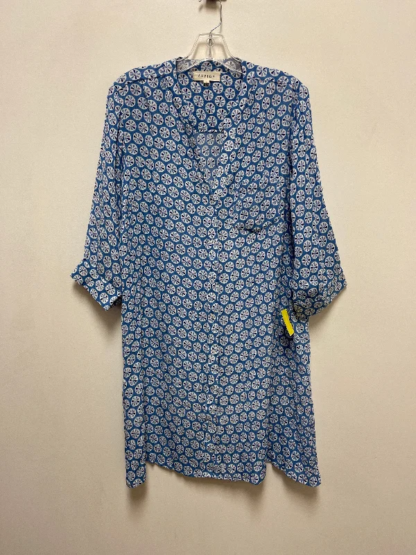 Dress Casual Short By Clothes Mentor In Blue & White, Size: L